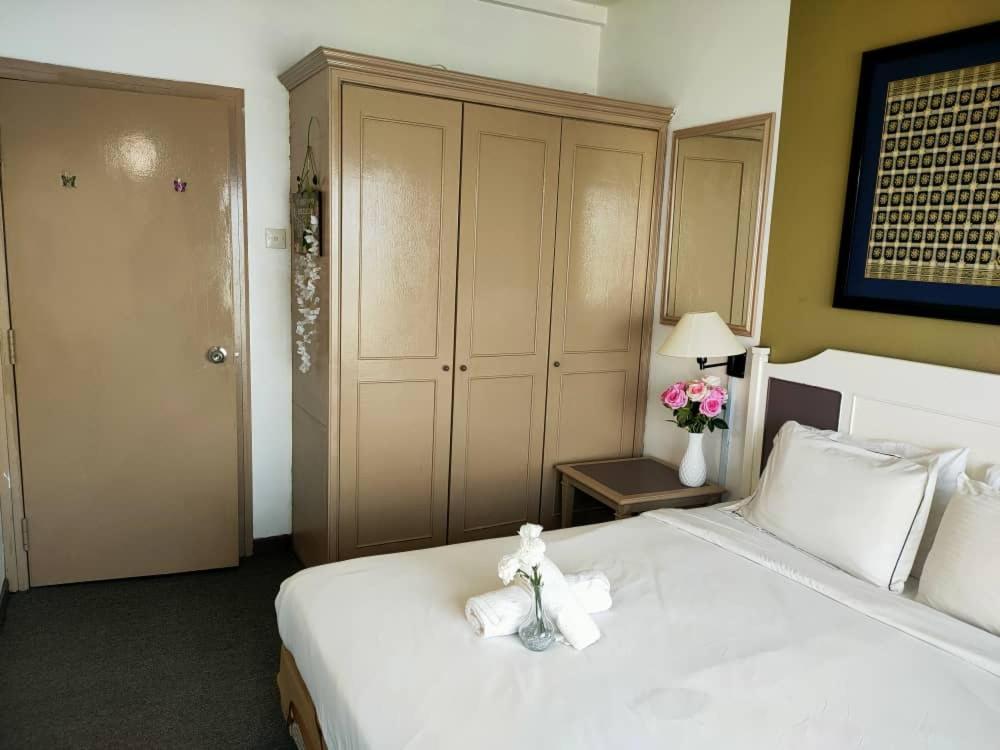 Beachfront Full Sea Penang Apartment *